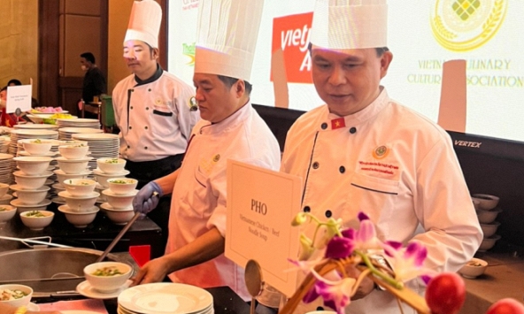 Nghệ nhân Lê Văn Khánh “gây thương nhớ” với món ẩm thực ở sự kiện kỷ niệm Quốc Khánh Việt Nam  tại Thái Lan