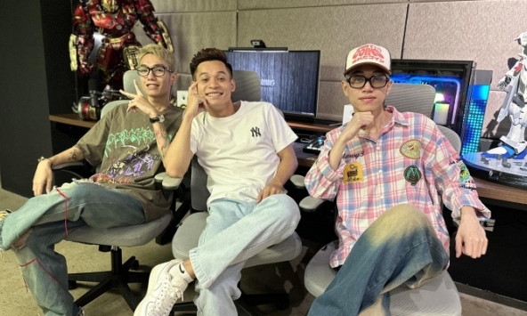 'Người miền núi chất' bất ngờ xuất hiện trên livestream của Độ Mixi, bị Masew 'check var' liên tục