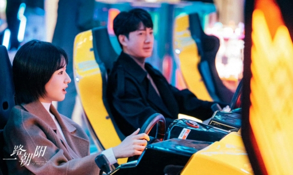 2 cặp đôi gây sốc vì 'trước đóng cha con sau đóng người yêu', lệch nhau cả chục tuổi vẫn chẳng ngại