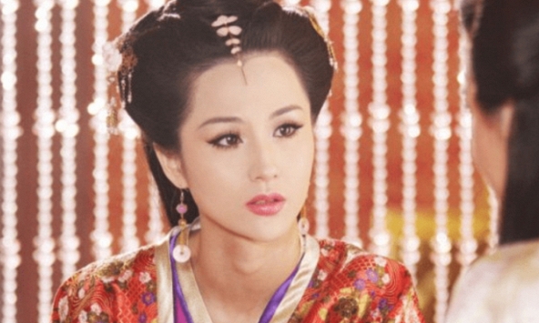 Quý phi sở hữu điểm lạ trên cơ thể khiến hoàng đế say mê đến mất cả nước và bị hậu thế cười chê là ai?