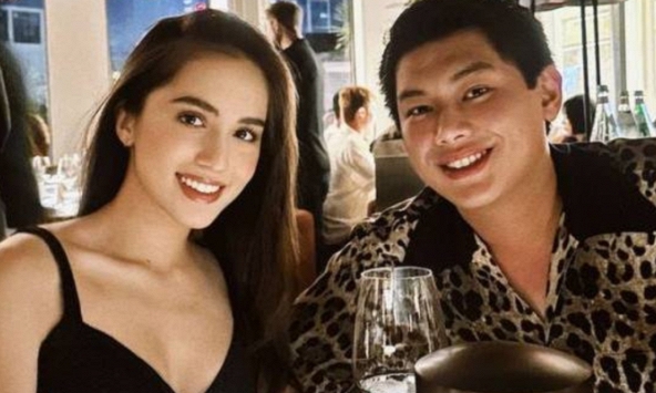 Thiếu gia út nhà tỷ phú Johnathan Hạnh Nguyễn tung ảnh nét căng bên bạn gái: Lễ này chất lượng quá!