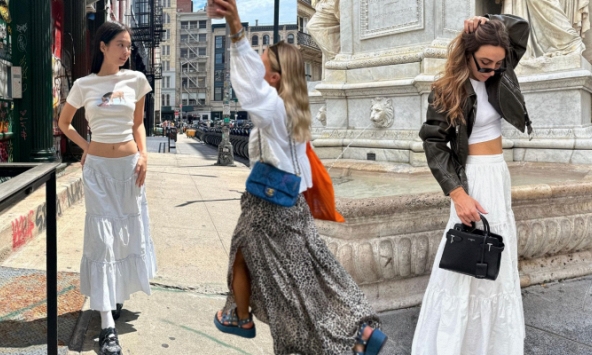 Gọi 'long skirt' là chiếc váy được săn đón nhất mùa thu năm nay, cứ nhìn hội sành điệu từ châu Á đến trời Tây diện là biết độ hot