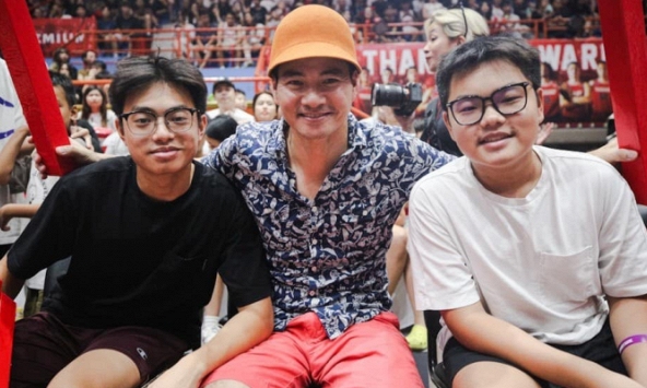 Đưa con trai đi khai giảng, dân tình soi ra độ chịu chi của Xuân Bắc khi mỗi năm tốn cả gia tài cho việc này