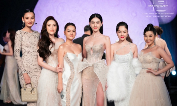 Dương Cẩm Lynh xuất hiện cạnh Mai Davika, nhan sắc ra sao sau biến cố?