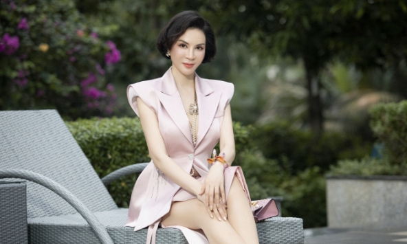 Gu thời trang cuốn hút của 'biểu tượng nhan sắc' Thanh Mai