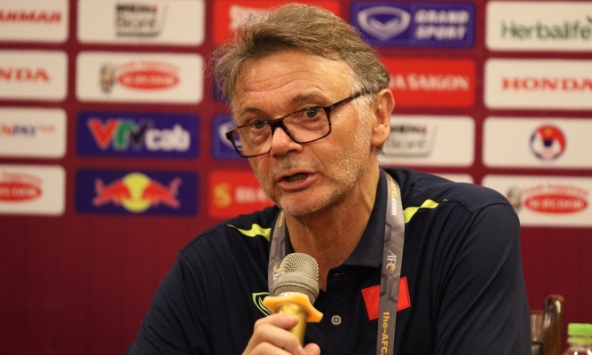 HLV Troussier tiết lộ bước ngoặt quan trọng, mở màn cho trận thắng tưng bừng của U23 Việt Nam