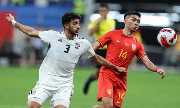 Vòng loại U23 châu Á: Báo Trung Quốc bức xúc khi cầu thủ đội nhà “tấu hài” trên sân