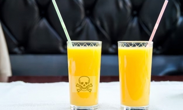 Cho hai ly nước, trong đó một ly có độc, nếu phải uống 1 trong 2 thì chọn ly nào?: Ứng viên EQ cao đưa câu trả lời thông minh