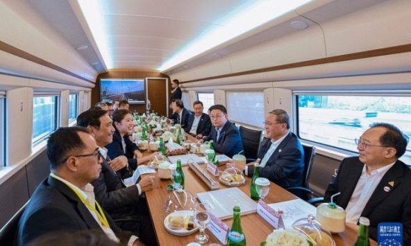 Indonesia chạy thử tuyến cao tốc nhanh nhất ĐNÁ, Thủ tướng Lý Cường tán dương: Chất lượng như tàu ở Trung Quốc