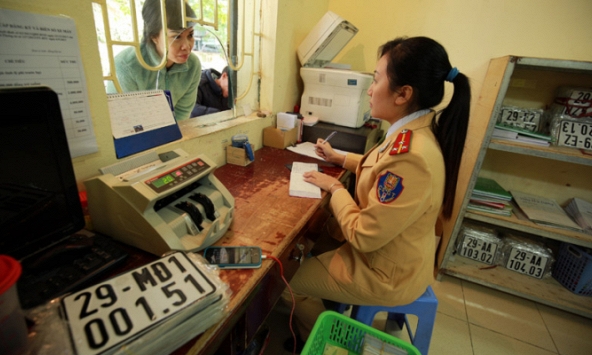 Phí đăng ký, cấp biển xe ô tô, xe máy sắp thay đổi: Xe bán tải tăng từ 500.000 lên 20 triệu đồng