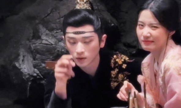 Mỹ nam ngầu nhất 'Vân chi vũ' lại có hành động “trẻ trâu” khiến “vợ yêu” cạn lời