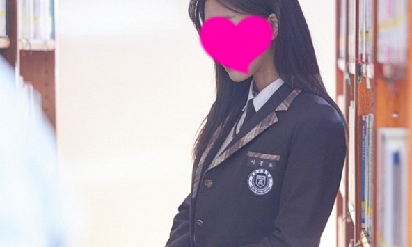 Mỹ nhân đơ nhất phim Hàn hiện tại gây sốt vì diện mạo trẻ đẹp, 31 tuổi vẫn 'cưa sừng làm nghé' đóng học sinh