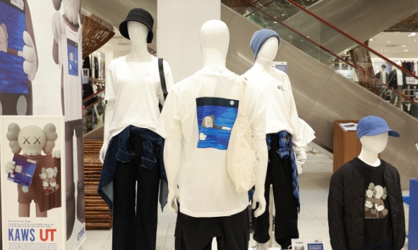 Đã ra mắt từ 08/09, BST Kaws x Uniqlo có gì mà khiến giới trẻ rần rần đến thế, hứa hẹn sẽ tạo nên “cơn sốt” tiếp theo?