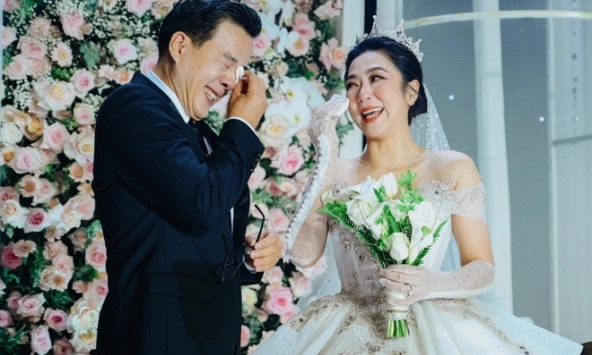 Hé lộ nguyên nhân Hà Thanh Xuân chia tay 'Vua cá Koi” sau vài tháng tổ chức lễ cưới 