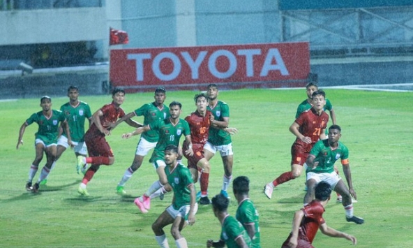 U23 Thái Lan đè bẹp đối thủ, đua vé đi tiếp đầy quyết liệt với Malaysia