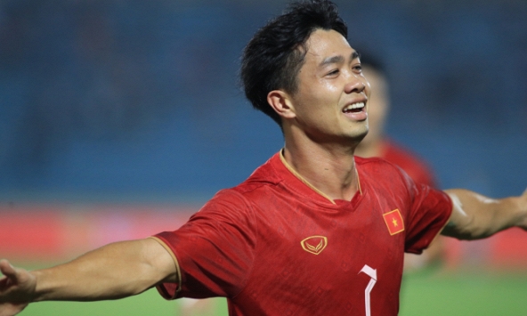 HLV Troussier: “Công Phượng ghi bàn nhưng hoạt động cường độ cao và pressing chưa tốt”