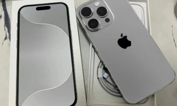 Xuất hiện hình ảnh đập hộp iPhone 15 Pro trước giờ G, lại còn là màu sắc chưa từng ra mắt