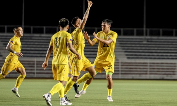 Thắng ngược nghẹt thở, Philippines gây bất ngờ lớn trước đại chiến tuyển Việt Nam