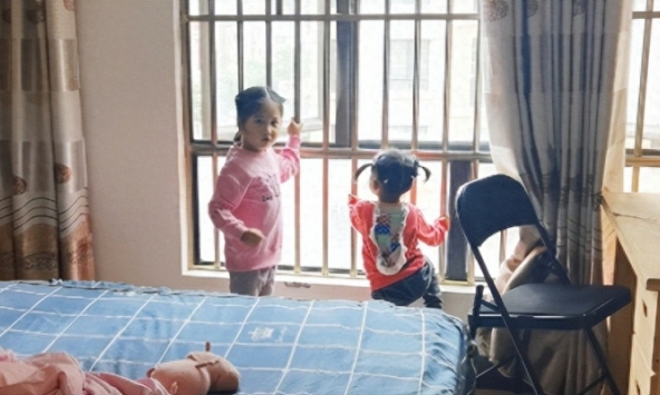 Người lớn vắng nhà, cô bé 4 tuổi tự cứu mình và em gái khỏi đám cháy nhờ nhớ lời cô giáo dạy