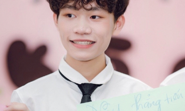 Mê mẩn chàng á khoa tài hoa dân tộc Thái, vừa thổi sáo hay nấu ăn giỏi