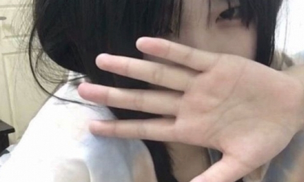 Người gan yếu khó tránh khỏi “1 xanh, 1 đỏ, 1 vàng” lộ ra trên bàn tay