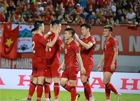 Báo Trung Quốc khen tuyển Việt Nam “không thể ngăn cản”, sợ đội nhà lại thua dù thay hết đội hình