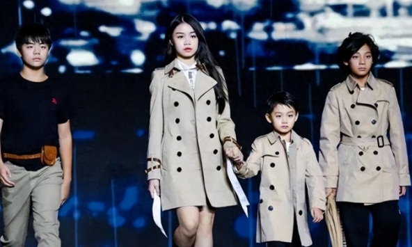 'Bà mẹ tuyệt vời nhất MXH' sinh 4 đứa con: 1 thành sao nhí, 1 người nổi tiếng khắp cõi mạng và 2 'học bá'