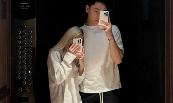 Nhận mình là 'đứa nhóc bình thường bán quần áo' cô gái quen luôn thiếu gia ngoại quốc giàu có và chuyện tình hệt phim