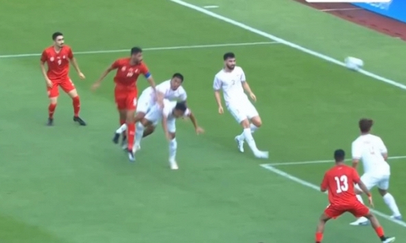 Thái Lan thoát hiểm nghẹt thở phút 90+6 nhờ khoảnh khắc làm đối phương “đứng hình”