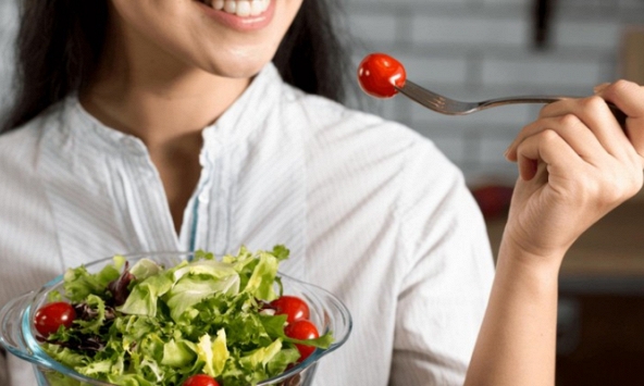 Từng nặng 83kg, cô gái trẻ giảm ngoạn mục 25kg: Bí quyết không phải nhịn ăn mà là ăn nhiều 1 thứ