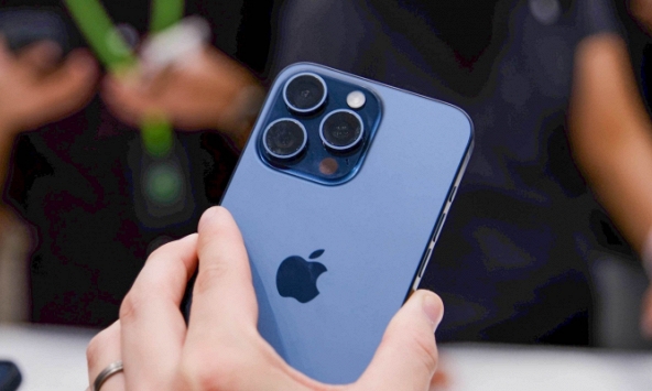 Người dùng chờ mua iPhone 15 Pro Max đón nhận tin buồn