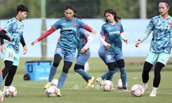 Đội tuyển nữ Việt Nam hứng khởi trong buổi tập đầu tiên ở Ôn Châu