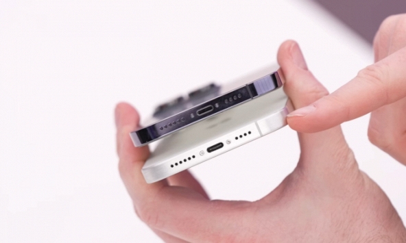 Cầm lên đã thấy iPhone 15 Pro Max đánh bay nhược điểm quan trọng của các mẫu điện thoại 'to như chiếc dép'?