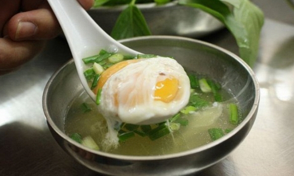 Người Việt có 1 thói quen ăn trứng gà tưởng bổ dưỡng nhưng hóa ra lại dễ rước độc và nhiễm khuẩn