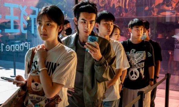 Người Trung Quốc đổ xô đi mua iPhone 15, giải thích lý do không chọn điện thoại Huawei: 'Chẳng phải cái nào cũng được hay sao'?