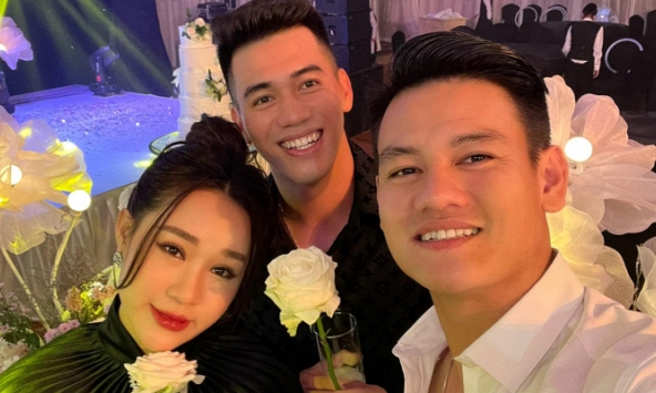 Vợ Hồ Tấn Tài hé lộ ảnh chồng và Tiến Linh cùng trổ tài vào bếp