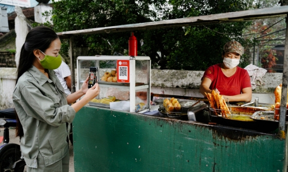 Sinh viên và lối sống không tiền mặt, ăn tô hũ tíu gõ gần nhà cũng chọn hình thức chuyển khoản 