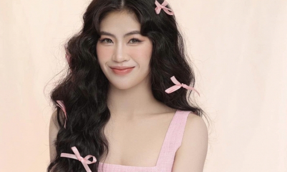 Thanh Nhã khoe vóc dáng nuột nà, xinh đẹp đón tuổi 22