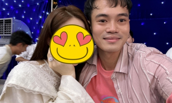 Xây xong biệt thự, Văn Toàn bỗng đăng ảnh thân mật cùng 1 cô gái “tạo scandal”