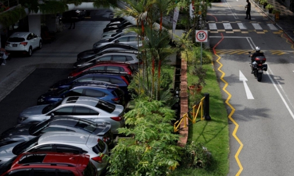 Mất ít nhất 1,9 tỷ mới có quyền sở hữu ô tô: Mức giá ngất ngưởng khiến người dân một quốc gia Đông Nam Á giàu có vỡ mộng