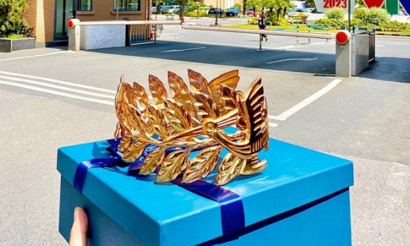 Lộ diện hình ảnh thật vòng nguyệt quế chung kết năm Olympia 2023, đẹp đến từng chi tiết nhỏ nhất! 
