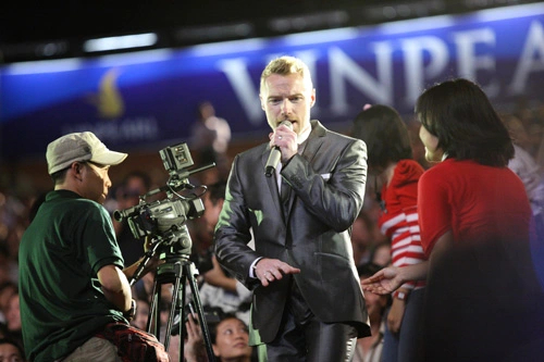 Thành viên nhóm huyền thoại Boyzone sắp trở lại Việt Nam sau 10 năm, từng trả lời thế nào khi được hỏi về cát xê ở Nha Trang? 