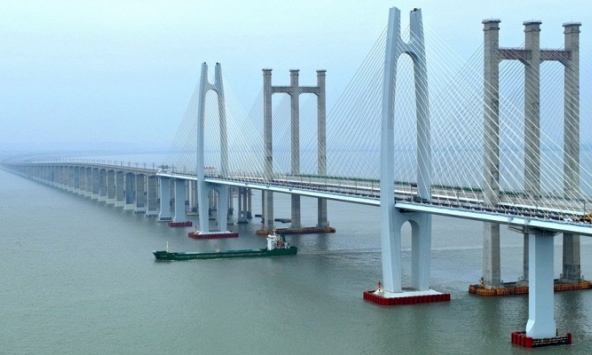 Tuyến đường sắt cao tốc vượt biển 350km/h đầu tiên của Trung Quốc thông xe: Chỉ mất 98 giây để vượt đoạn cầu dài 9,5 km