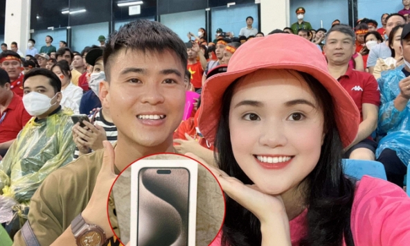 Chịu chơi như Duy Mạnh, chi gần 50 triệu mua iphone 15 Pro Max tặng Quỳnh Anh nhân dịp trung thu 