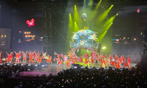 Hoàng Thuỳ Linh mở màn Vietnamese Concert hoành tráng: dựng cây đa và đầu sư tử khổng lồ, Wren Evans xuất hiện!