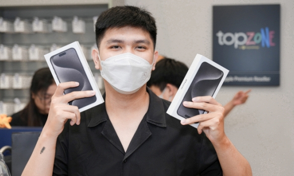 iPhone 15 chính thức mở bán tại Việt Nam, hàng nghìn người Việt nhận máy trong đêm