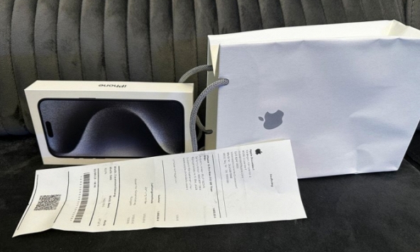 iPhone 15 Pro Max đang 'cháy hàng', vì sao chuyên gia lại cảnh báo bạn đừng vội vàng mua hàng 'xách tay'?