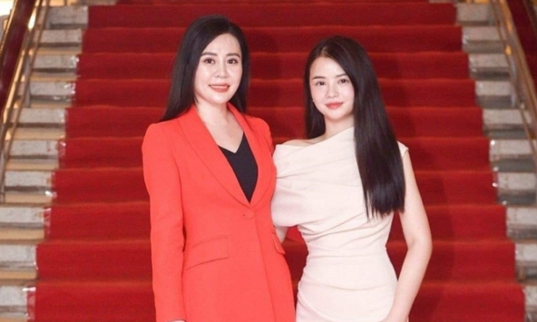 Á hậu Sao Mai chăm chỉ hoạt động từ thiện sau khi đăng quang