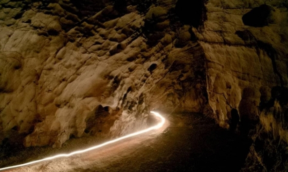 Con đường xuyên núi độc nhất ở Tây Bắc, không phải người nào cũng dám đi qua