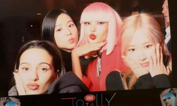 Lisa khoe ảnh chụp cùng Jisoo - Rosé trong hậu trường hộp đêm, một động thái chứng minh BLACKPINK là “mãi mãi' 